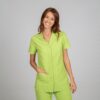 Blusa Mujer Sonia en microfibra 100% poliéster, manga corta y cuello pico para profesionales de la salud